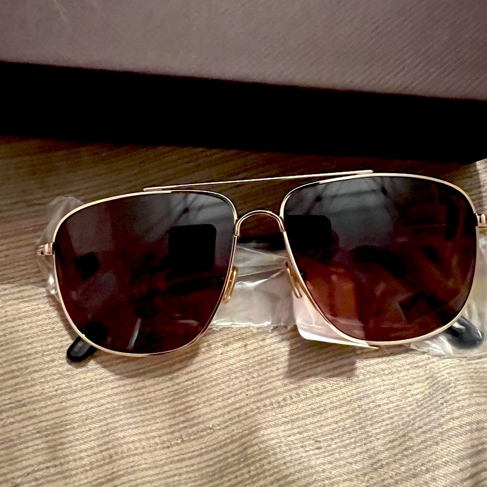 authentic men’s Tom Ford sunglasses. new with tag
